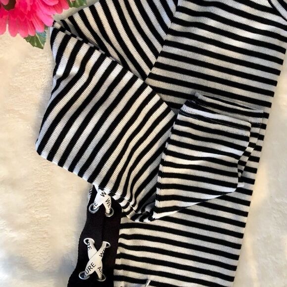 NEW DIVIDED LIGHTWEIGHT CRISS-CROSS TIE SWEATER M - Picture 11 of 11